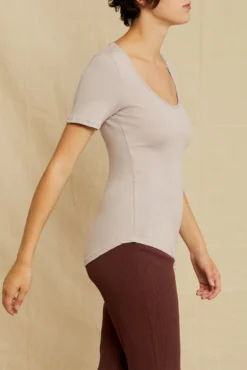 Itana Dream Rib Tee - Dawn -Swish Drape Sales 0018 Short Sleeve Itana Dawn 4091 web 79eda125 e760 4a80 9467 9b4efab665fc