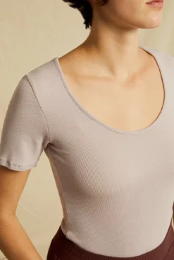Itana Dream Rib Tee - Dawn -Swish Drape Sales 0018 Short Sleeve Itana Dawn 4180 web 39e0c3ab 13a7 464e b7ba e97fe3c2a38b
