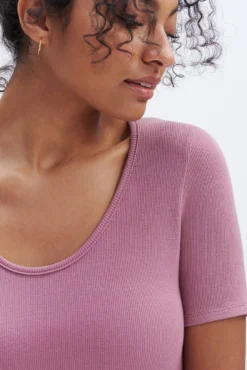 Itana Dream Rib Tee - Lilac -Swish Drape Sales 0018 Short Sleeve Itana Lilac 4451 web 090d6f8d ca0f 42bd b917 dedd6191af0d
