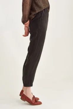 Henri Cupro Joggers - Black -Swish Drape Sales 0074 Henri Cupro Black 1408 web 12ba98c9 c5a5 4506 bb92 f5e55a0ce20b