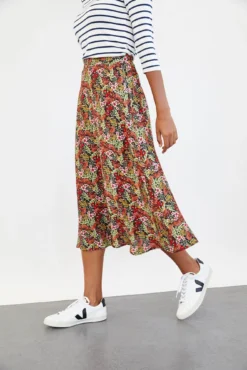 Poppy Skirt - Meadow Floral -Swish Drape Sales 0084 Poppy Meadow 1457 web f8aa1c07 8e58 497f 8298 b7043ee8b8b5