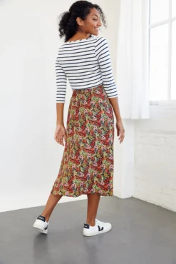 Poppy Skirt - Meadow Floral -Swish Drape Sales 0084 Poppy Meadow 1479 web 8e5e152b f0a9 44f5 959b 0e8278ab6845