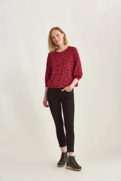 Issa Raglan Tee 25 Issa Raglan Tee -Swish Drape Sales 0223 Issa Cotton Modal Luxembourg 1448 web 1b9f65aa 4258 472a 8a56 f97d69056422