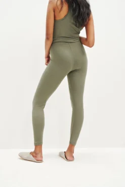 Magda Cropped Dream Rib Leggings - Vetiver -Swish Drape Sales 0333 Cropped Magda Dream Rib Vetiver 1632 web e7b9014c de62 46d0 96c9 228642254f1a