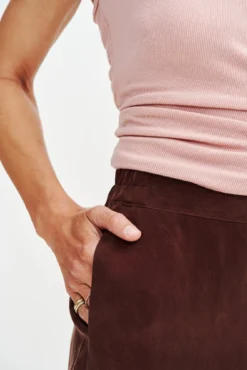 Palo Cottonseed Cupro Shorts - Earth -Swish Drape Sales 0352 Palo Short Earth 2282 web e35e66cb 96e3 4353 82cf 5acd499cc485