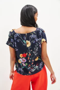 Margeaux Zero-Waste Blouse - Provence Floral -Swish Drape Sales 0357 Margeaux Zero Waste Tee Provence Print 1593 web a7147ce6 9344 4a83 82fb acba689ad58c