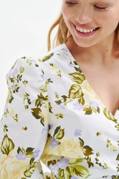 Linette Upcycled Cotton Blouse - Capri Floral -Swish Drape Sales 0359 Linette Capri Floral 0641 web 2292223e b226 41fa bf4f 8afd4fb3fdc8