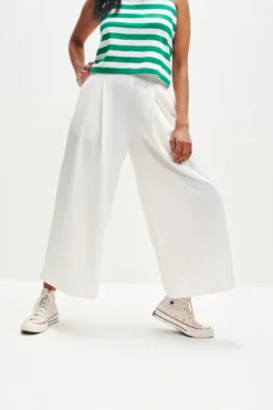 Deslin Pant - Zinnia - ReAmour 28 Deslin Pant - Zinnia - ReAmour -Swish Drape Sales 0369 Deslin Salt 2 0869 web 7585d3c8 e325 486b 9c07 ece518769c6e