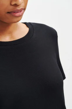 Berkeley Dream Rib Tee - Black -Swish Drape Sales 0372 SS Berkeley Dream Rib Black 0927 Web 4e6e3396 ff97 457f a1b7 3a6560f7a2c4