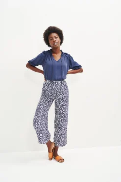 Zuri Cupro Blouse - Ocean -Swish Drape Sales 0396 Zuri Ocean 0109 web 2daaf5dd 48cf 47b5 a48d c2fcb8c0251a