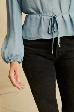 Yvonne Cupro Blouse -Swish Drape Sales 0805 Yvonne Pool 2937 web