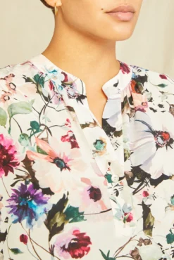Renata Washable Silk Blouse - Windsor Floral -Swish Drape Sales 1068 Renata Windsor 0927 web c58786fc 4bab 45a6 b340 397f65baab58