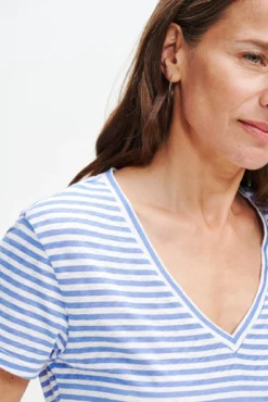 Joline Reverie Slub Tee - Soleil Stripe Sky -Swish Drape Sales 1334 Joline Soliel Stripe Sky Ivory 2098 web 75bda42e f6c2 4855 ad3f 910022094fdc