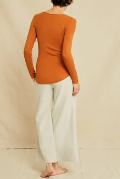 Itana Long Sleeve Dream Rib Tee - Umber -Swish Drape Sales 9456 Itana Umber 0179 web e1397d54 1d27 444c 8855 97fd568f62db