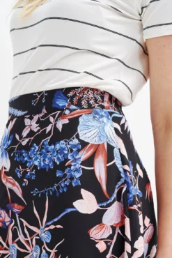 Blaze Washable Silk Skirt - Saint Barts Black Floral -Swish Drape Sales 9838 Blaze Washable Silk Saint Barts Black 0804 Web 5c8bd144 ce39 4e07 9dcf 3f8b45dc65ca