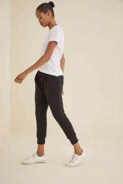 Jamie Pleated Joggers - ReAmour -Swish Drape Sales Jamie Black 2410 web 785120a7 517d 4864 97f7 44a7a3d3da26